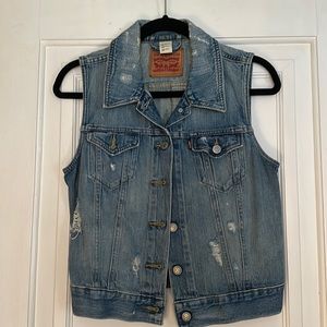 Levi Distressed Jean Vest